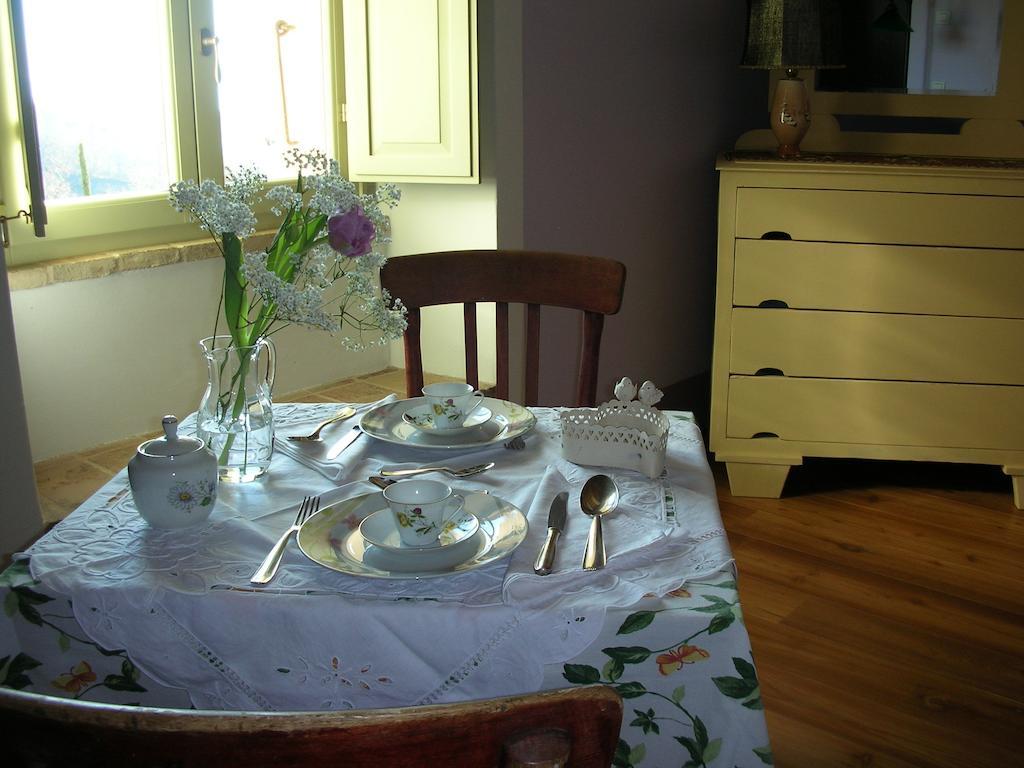 Poggio Dei Prugnoli Bed & Breakfast Tavoleto Ngoại thất bức ảnh
