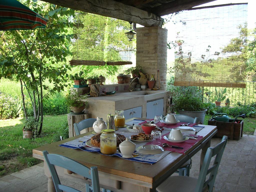 Poggio Dei Prugnoli Bed & Breakfast Tavoleto Ngoại thất bức ảnh