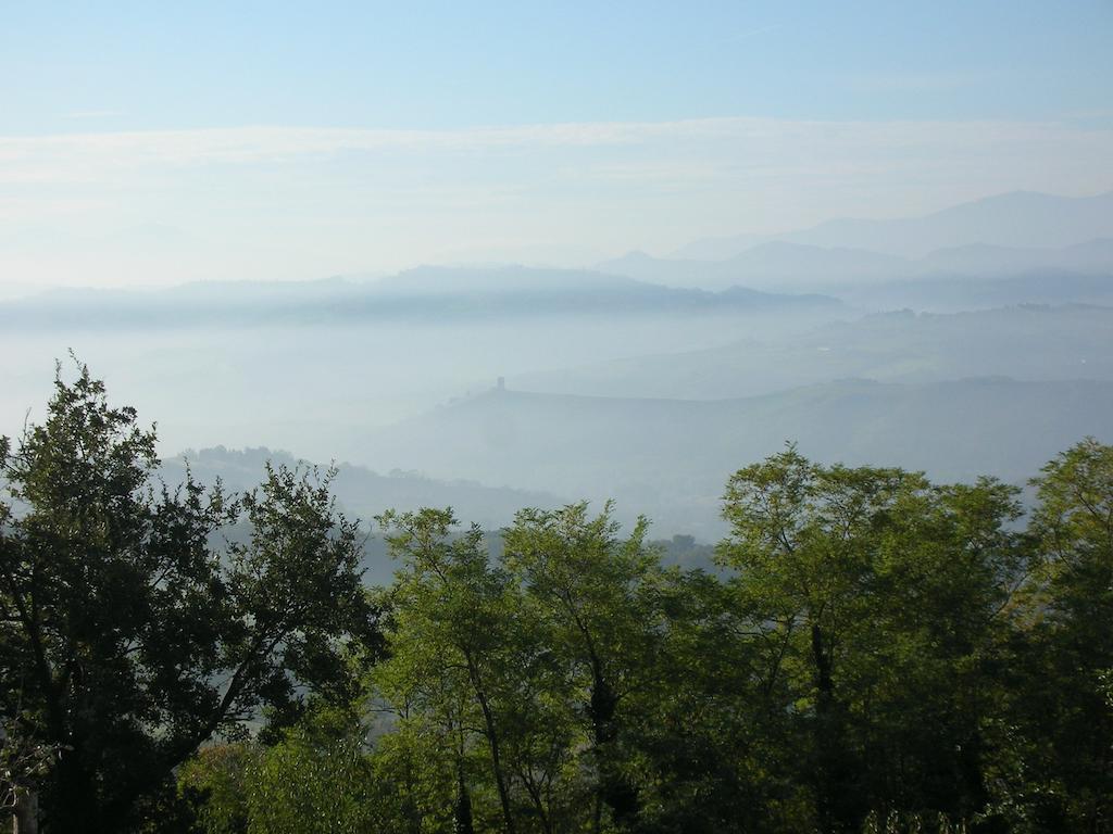 Poggio Dei Prugnoli Bed & Breakfast Tavoleto Ngoại thất bức ảnh